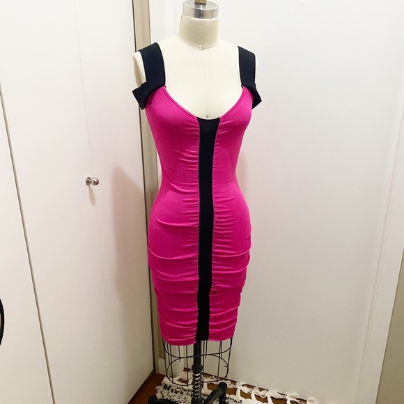Bebe Open Shoulder Sexy Bodycon Midi Dress with Ruching Pink Black XS